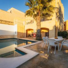 San Lawrenz Farmhouse Rustic Retreat with Pool