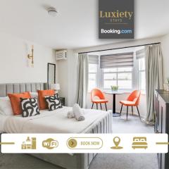 Stylish Studio By Luxiety Stays Short Lets & Serviced Accommodation Southend on sea With Smart TV, Netflix, Nr High Street