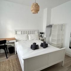 Luxury Suits on Piccadily Line Room No3