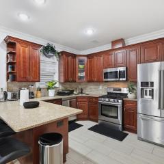 Big Group Ready • 2 Kitchens / Sleeps 18