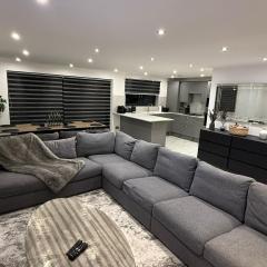 Large Luxury 5BDR Home 2 Bath and Free Parking