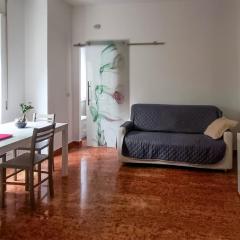 Vatican Museums Balcony Apartment - Fast Wi-Fi & Metro Nearby