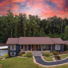 Southern Comfort Retreat with a private hot tub