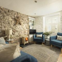 Happy Days Cottage - Free WiFi - Minutes from Harbour & Beaches - Pets Welcome