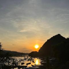 Sunrise Horizon Retreat