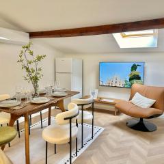 Designer Loft Apartment in Milan, Istria Subway Exit, Convenient Transportation