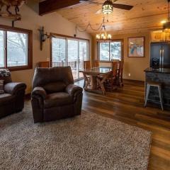 Paddler's Paradise 4 Bedroom Cabin with Direct Trail Access!