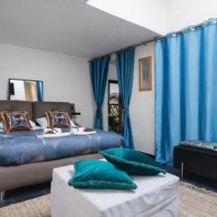 Apartment with Spa in Historic Building, Via Margutta - Internal Courtyard Available to Guests