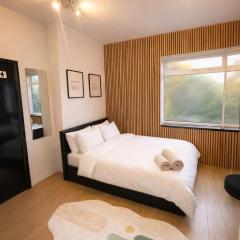 Luxury studio apartment close to the heart of London