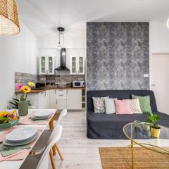 Elegant and Super Central 2BR with 2 Bathrooms