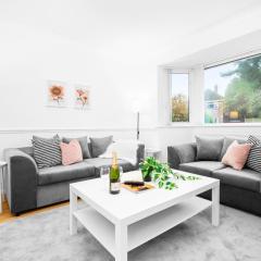 Four Bed House - Garden - Parking - Speed Wi-Fi 75CMR