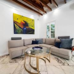 Komffy Waterside Escape w/Queen Bed & Free Parking