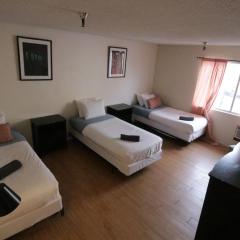 3 beds Apart in Beverly Hills Neighborhood