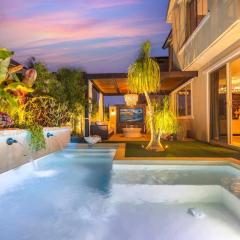 Marbella Lane - Stylish Dream Home in RMV w Pool