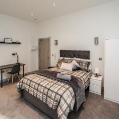 Exquisite Serviced Studio with private parking