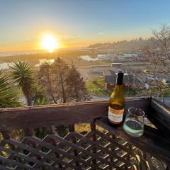 The White Haus - Beach -Wine -Hot tub -Seafood