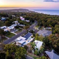 KiteSurf House 1770 - Iconic Home, Minutes From Main Beach