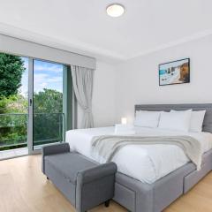 Wonderful Warrawee with Parking and backyard