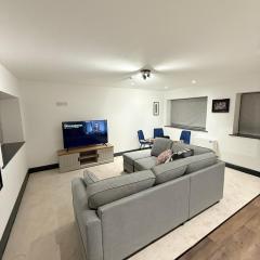 Cosy Apartment in Newark- Free Parking