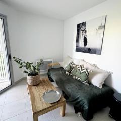 Appartement neuf, tv, wifi, clim, parking gratuit