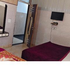 Vrinda Premium Hotal Near prem Mandir