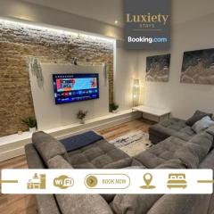 Sleek & Stunning 2BR APT By Luxiety Stays Short Lets & Serviced Accommodation Southend on sea With Free WiFi, Smart TV, Netflix