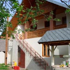 Casa dintre lacuri