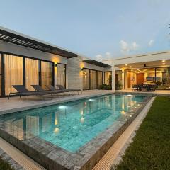 Newly built private Quinta Lane 4br pool villa