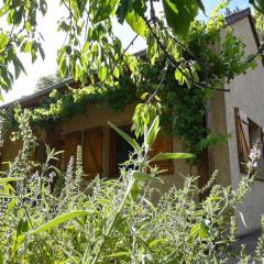 Charmant cocon, jardin, aux portes de Verneuil