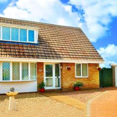 Amazing Cottage set in Tranquil Hamlet nr Beach & Attractions - Perfect for Couples & Family's, Large Garden, Private Parking & Pets are Welcome too!