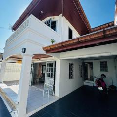 Villa Mayfair 4 bedrooms sea view with pool table