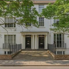 Apartment - Sleeps 6 & Near Station