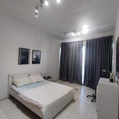 Spacious Master Bedroom with Balcony Horizon Tower, Dubai Marina