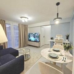 central! work friendly apartment & 2x2m Bed