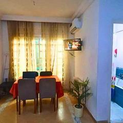 Ennasr City - Appartement Très Propre avec WiFi Fibre et Emplacement Idéal et Calme - Chaines International - Series et Films Netflix - Proche Commerces et Restaurants Rue Hedi Nouira - Service Navette