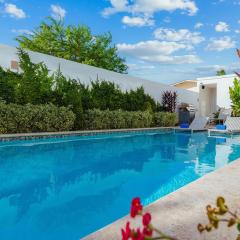 Luxury 2BR Condo w/Pool, Rooftop, GYM @ Palm Beach