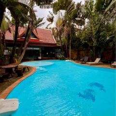 Bright Sun Apartment with Pools