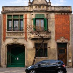 Maison Depla with rooftop, Jacuzzi, pool, and BBQ