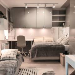 Metro Ratusz Arsenał, Plac Teatralny, Stare Miasto