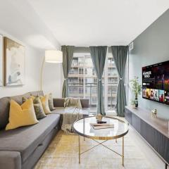 Upscale King Suite Near CN Tower with Free Parking