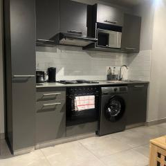 CIRCA Lynwood Air B&B