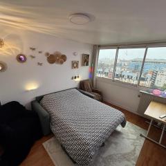 Guest room in a shared apartment - Metro 7 and Tramway T3a