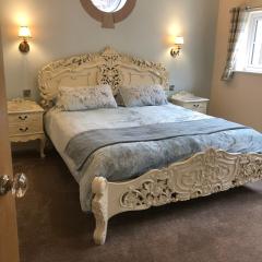 Repton Cottage in the Heart of the Village