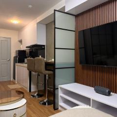 The UrbanNest - 1BR mountain view condo at Marina Spatial