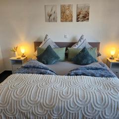 Ferienwohnung Elya, Ihre Auszeit zwischen Therme, Outlet, Natur