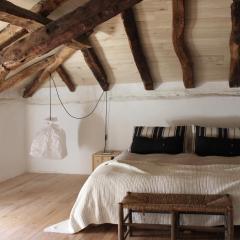 VESTIGES, ancien corps de ferme rénové selon l'esprit wabi-sabi