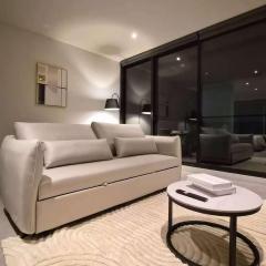 Melbourne City Escape Near QV Market