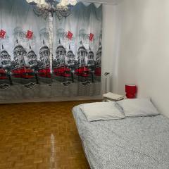 Skromne mieszkanie na nocleg w pobliżu metra Kondratowicza, 22 minuty metrem do Stadionu Narodowego,расстояние 5 станций метро до офиса для прохождения теста CES для моряков