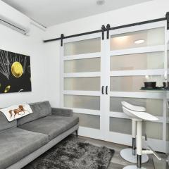 Cozy 1BR in Central Manhattan W Private Terrace