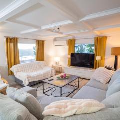 Unique Lakeview Home Ideal For Workers & Families